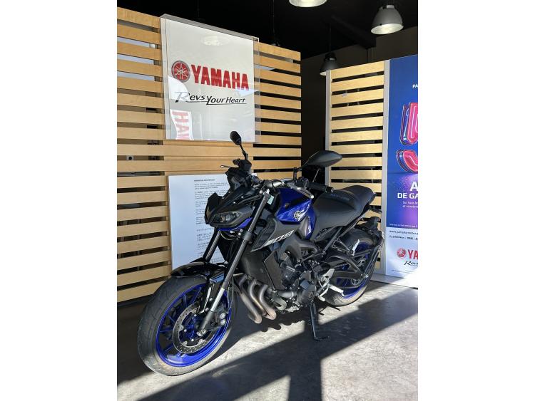 YAMAHA MT-09