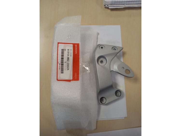 Support phare hornet coté gauche